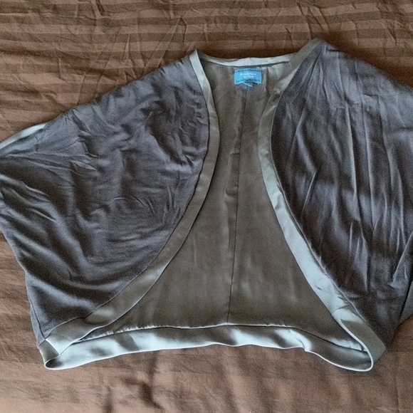 Silver-Gray Vera Wang cape - Picture 1 of 6